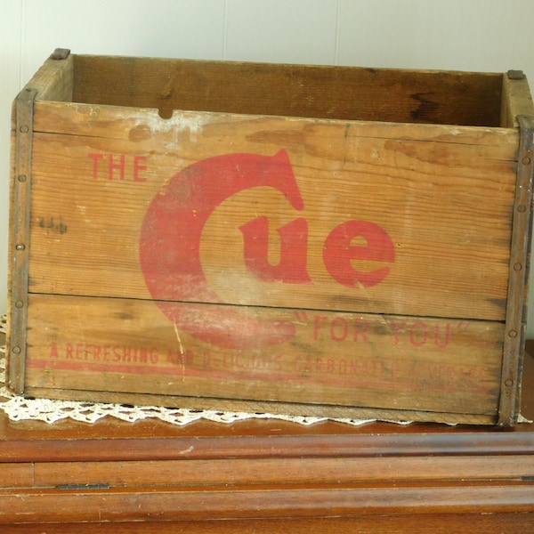 Cue Soda Crate, vintage 1930s wooden soft drink carrier, pop collectibles, divided wood box, man cave decor, billiard or pool room prop