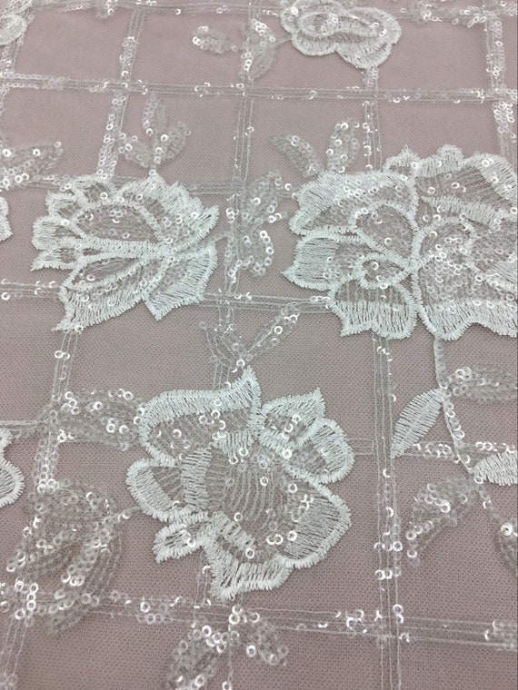 Tissu de haute qualité en en en Tulle Ivoire avec des paillettes. Robe de mariée en tissu. Dentelle florale. Rose fleurs de dentelle. Tissu de dentelle de Chantilly, a73052 Tissu de haute qualité en en en Tulle Ivoire avec des paillettes. Robe de mariée en tissu. Dentelle florale. Rose fleurs de dentelle. Tissu de dentelle de Chantilly, a73052