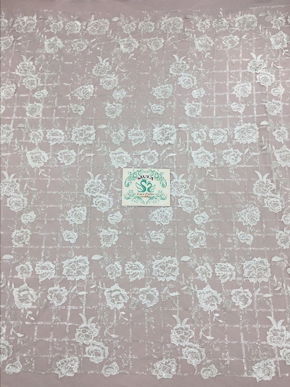 Tissu de haute qualité en en en Tulle Ivoire avec des paillettes. Robe de mariée en tissu. Dentelle florale. Rose fleurs de dentelle. Tissu de dentelle de Chantilly, a73052 Tissu de haute qualité en en en Tulle Ivoire avec des paillettes. Robe de mariée en tissu. Dentelle florale. Rose fleurs de dentelle. Tissu de dentelle de Chantilly, a73052