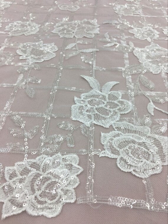 Tissu de haute qualité en en en Tulle Ivoire avec des paillettes. Robe de mariée en tissu. Dentelle florale. Rose fleurs de dentelle. Tissu de dentelle de Chantilly, a73052 Tissu de haute qualité en en en Tulle Ivoire avec des paillettes. Robe de mariée en tissu. Dentelle florale. Rose fleurs de dentelle. Tissu de dentelle de Chantilly, a73052