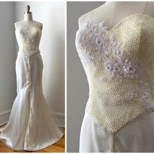 Vestido trompete vintage de renda branca marfim sem alças da década de 1990 por Jovani