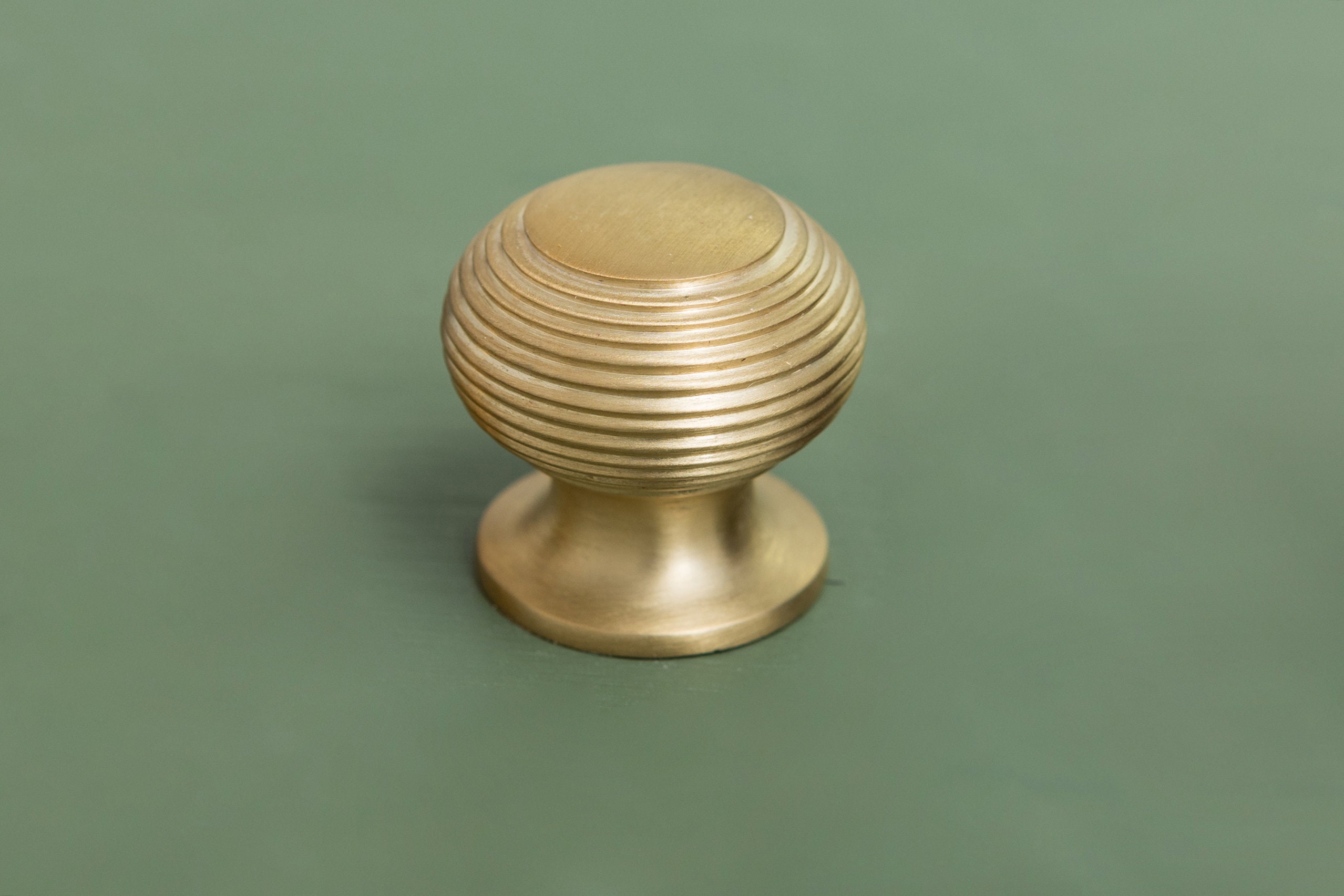 Medium 30mm Antique Brass Beehive / Reeded Cabinet, Drawer or