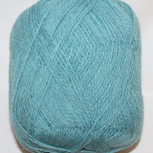 May include: A skein of teal blue yarn, labelled "Kauuni SS3 1".