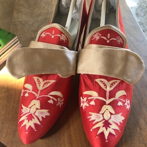 Hand painted, 18th Century Shoe,  Reenactment, Georgian, historical footwear, silk shoes, duchess