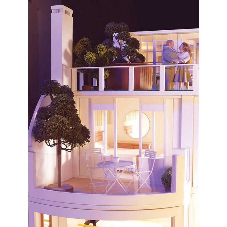 Malibu Beach House 12th Scale Dolls House Requires Assembly image 3