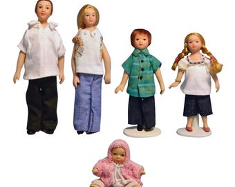 Poseable 5 Piece Casual Family for 12th Scale Dolls House