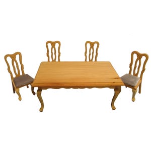 Mesa rectangular de madera sin tratar con 4 sillas para casa de muñecas a escala 12
