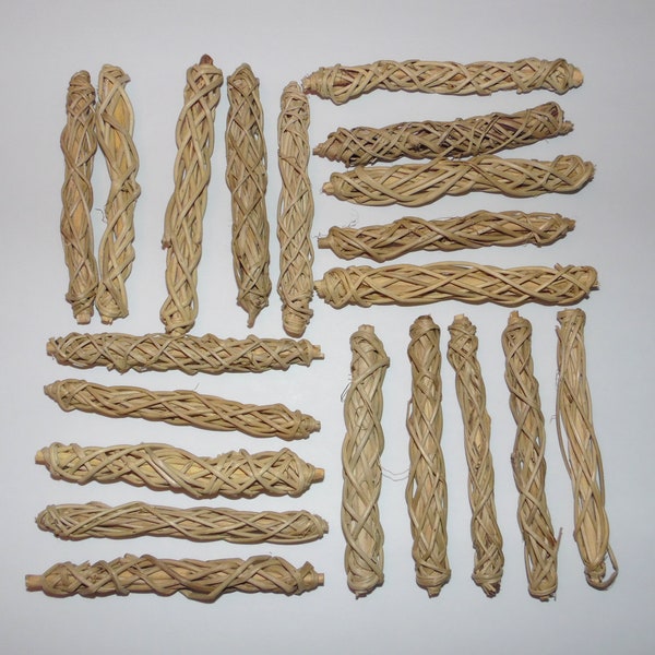 20 Natural Vine Wrapped Sticks Chews for Chinchillas & Rabbits