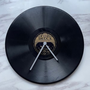 Upcycled Bakelite Record Clock: Gramophone Wall Decor (250mm)