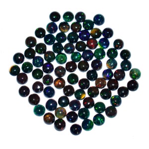 Cabochon rond opale d&#39;Éthiopie noire AAA+ de 4 mm, pierres précieuses en vrac | Lot de cabines à dos plat, pierres précieuses précieuses multi-feu, opale Welo éthiopienne naturelle