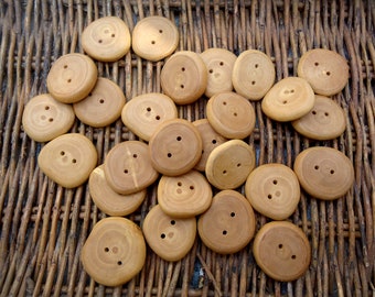Embellishments Card Toppers Crafts 50 x Wooden 23mm Bird Buttons