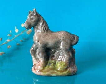 Wade Whimsies farmyard horse ornament, collectable vintage ceramic grey shire horse/pony figure, 70s animal ornament/decor
