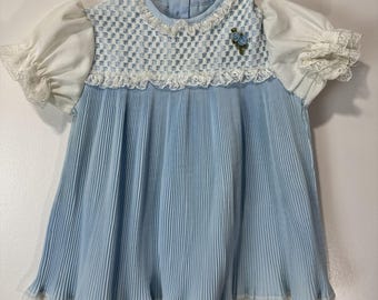 Vestido vintage Sears para bebé niña, azul y blanco plisado con encaje y bordados, talla L.