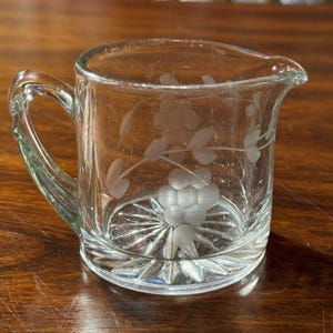 Vintage Klarglas Creamer geätzte Trauben Milchkrug Ahornsirup 3 ""