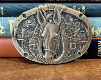 Medaglie premio vintage dal design elegante in ottone massiccio con fibbia per cintura western a forma di mulo e cavallo.