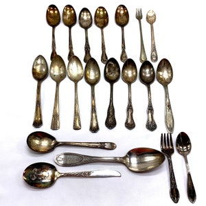 20 Vintage Oneida Flatware Pieces Silver Plated Spoons Teaspoons Serving