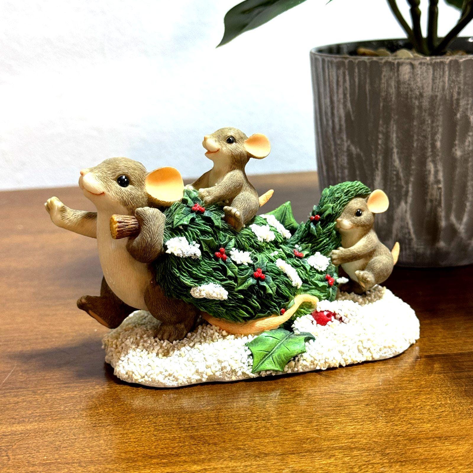 Charming Tails Fitz and Floyd Mice Figurine Christmas Bringing
