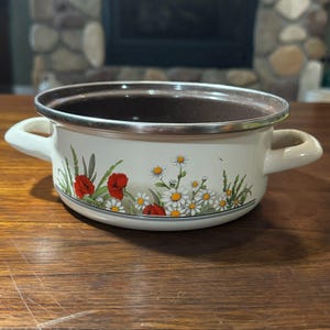 Vintage Enamel Pot Dutch Oven Red Poppies Daisies with Handles 7&quot;