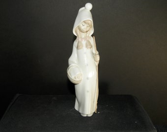 Lladro Shepherd/'s Girl with Dove with Lace Runner