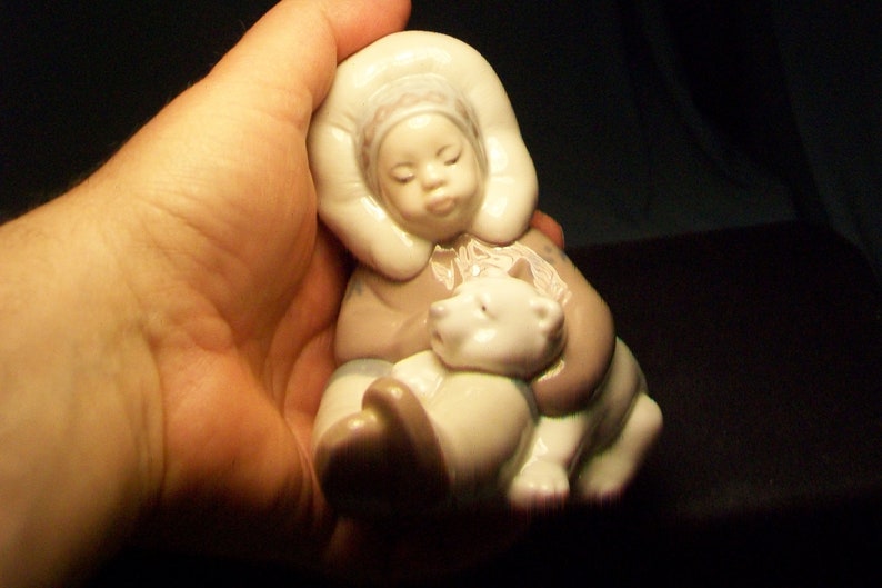 LLadro Eskimo Figurine With A Polar Bear Cub