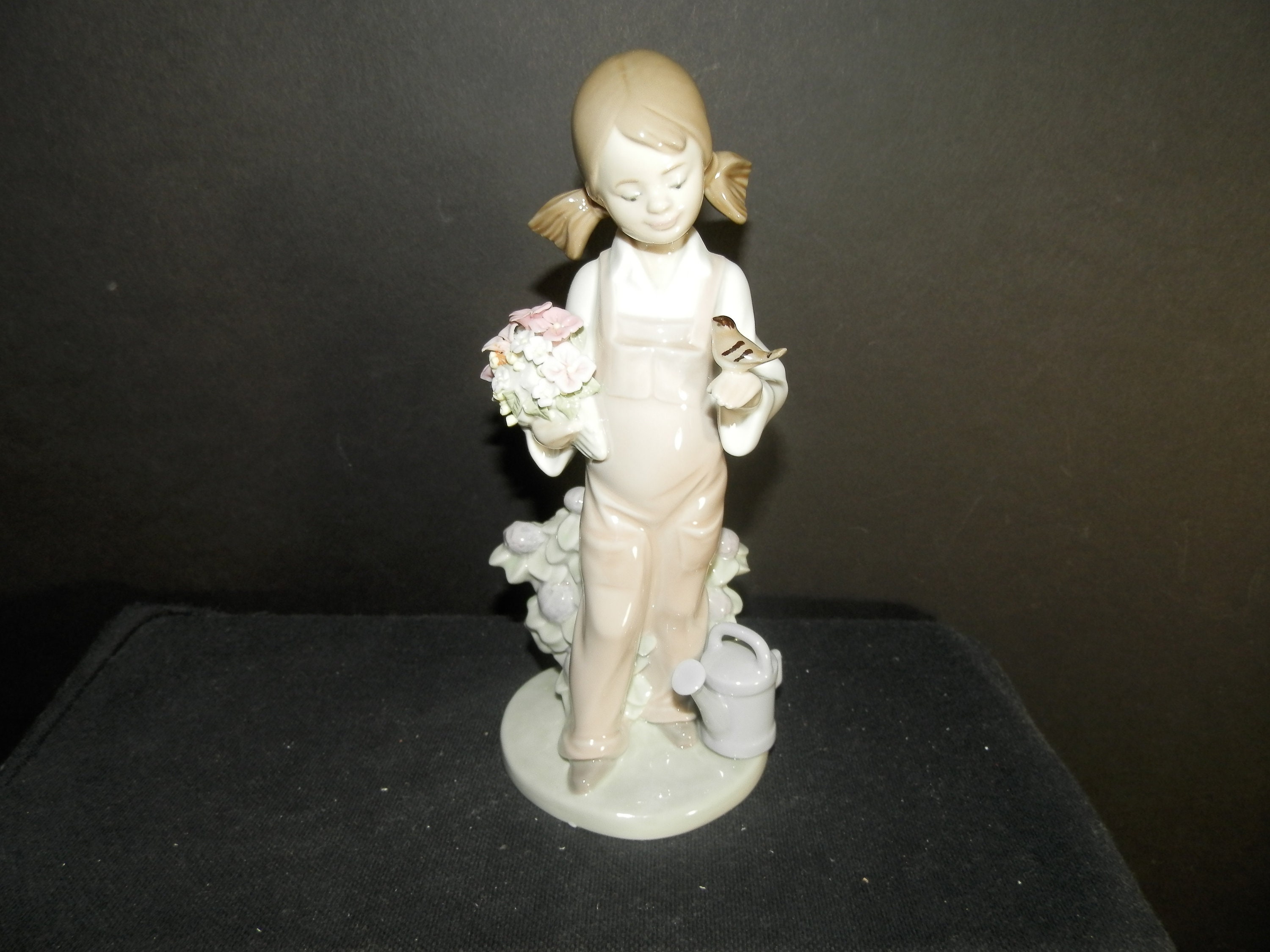 Official Lladró Porcelain Figurine Fragrant Bouquet Girl, Lladró