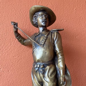 Fabulous antique bronze sculpture signed Cortes. Musketeer. D&#39;Artagnan.