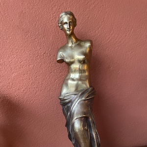 French Bronze Venus de Milo. Statue. Home decor. Ormolu. France. Antique statue.