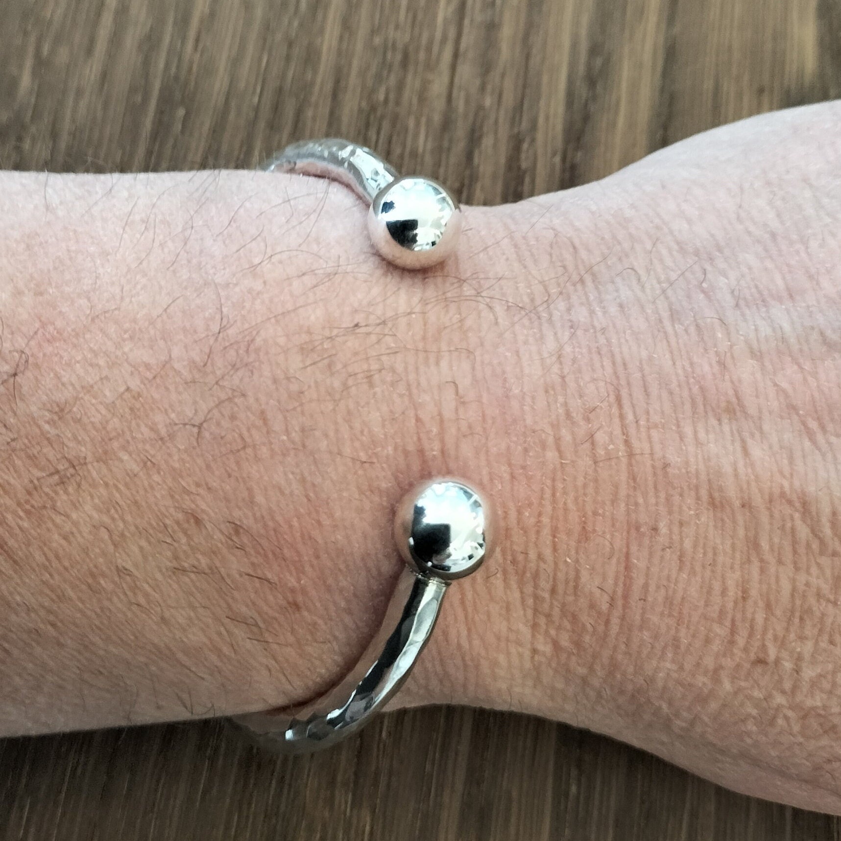 Bracciale Rigido In Argento Sterling 925 Con Perline E Incisione Identity - Lunghezza 17 Cm, Punzonato UK - 3