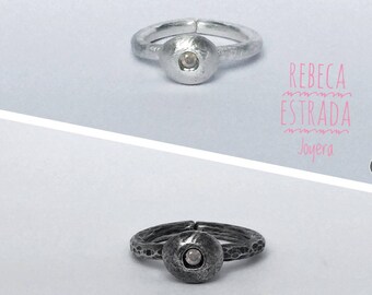 Black or white ring