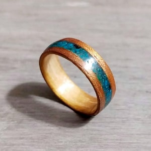 Mesquite Bentwood pierścień z wkładką turkus - "Ogień żółwia"