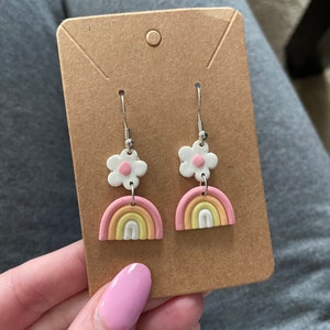 Blumen Ohrringe, Regenbogen Ohrringe, Frühling Ohrringe, Ton Ohrringe, niedliche Baumeln Ohrringe
