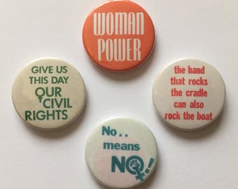 4er Pack Vintage Remake Feministischer Button Pin Anstecker Frau Macht Venus Symbol