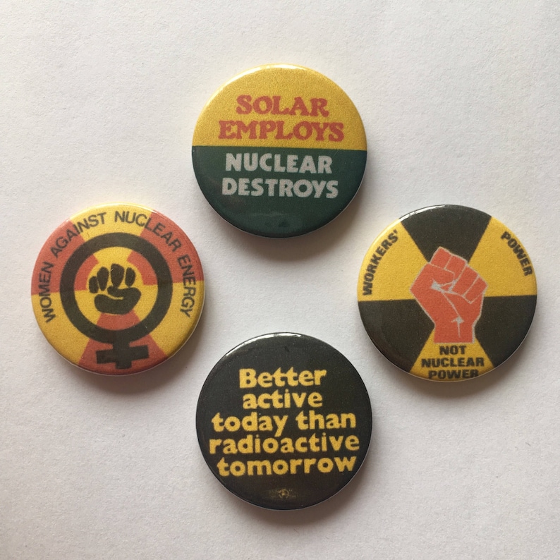 4 Pack Environmentalist Green Energy Anti Nuclear Solar Power Feminist Retro Style Remake Badges immagine 1