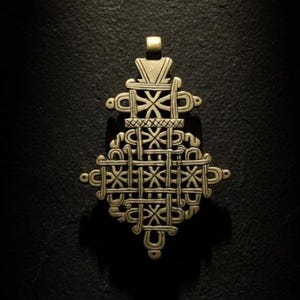 Vintage Ethiopische kruishanger ingewikkelde koptisch-orthodoxe religieuze kunst in Lalibela-stijl