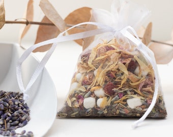 Bag of aromatic ceramic pearls & dried flowers
