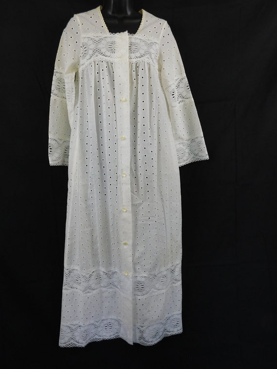 Vintage White Lace Eyelet Nightgown