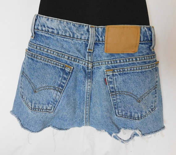 Vintage High Waist Levi's 505 Distressed Denim Mo… - image 1