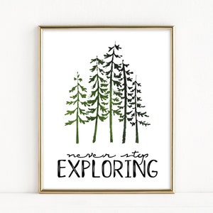Non smettere mai di esplorare arte stampabile - arte citazione stampabile - regalo di laurea - stampa avventura nella foresta - decorazione da parete da viaggio - campeggio - all'aperto
