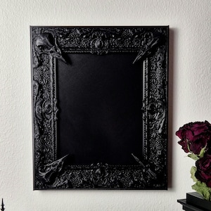 Gothic Victorian Photo Frame – Raven Skull Wall Art, Dark Home Decor, Baroque Gothic Frame, Goth Gift, 3D Printed