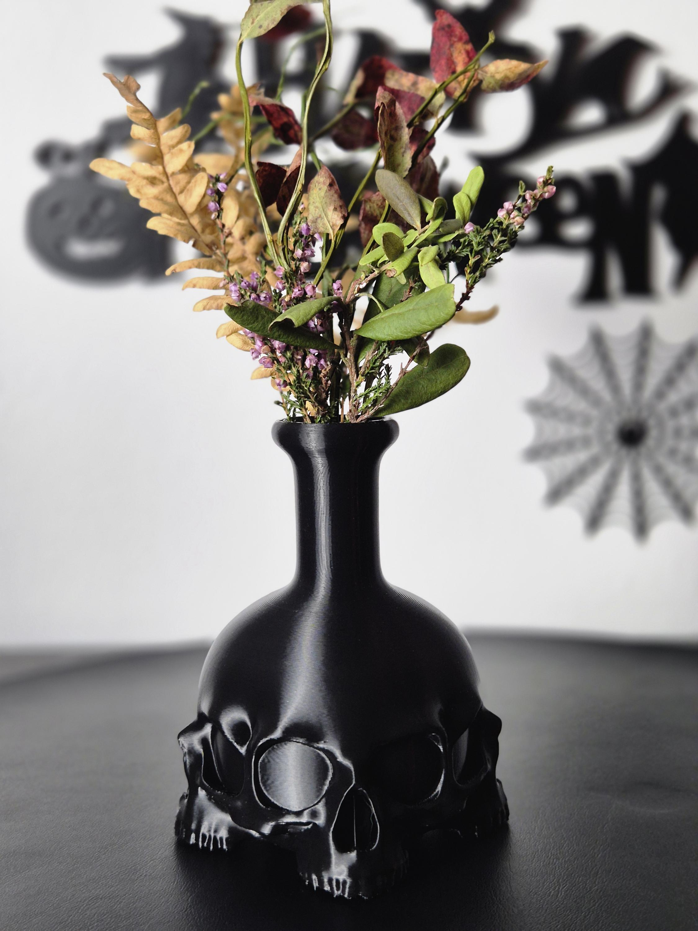 Gothic Skull Vase 