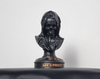 Escultura del busto de la Santa Muerte