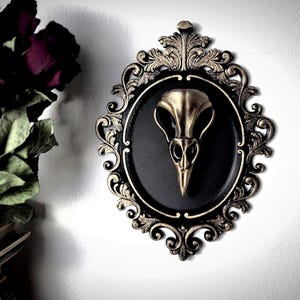 Gothic Victorian Raven Skull Frame "Gabriel" – 3D Printed Dark Decor, Macabre Wall Art, Witchy Home Accent