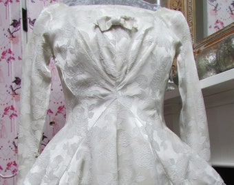 Harrod's 50s 60s vintage wedding dress in beautiful champagne roses damask satin sculptural fascinating pattern cutting. Extra small UK 4/ 6