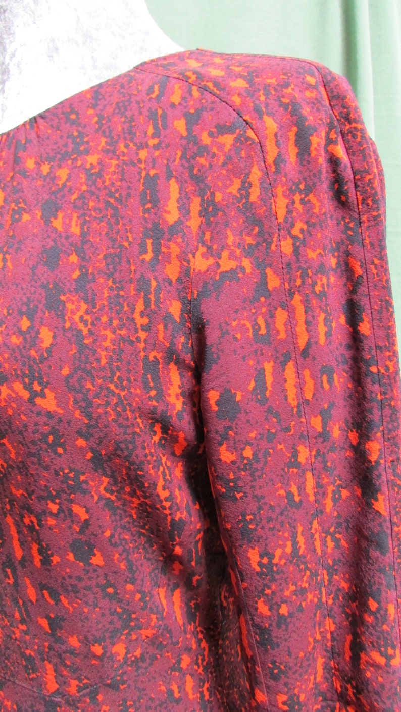 Sweet 34 sleeves and gathered round neck UK 12 Lovely silk fitted dress by Whistles pretty shades of Autumnal colours a great Xmas dress
