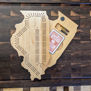 Illinois State IL Travel Cribbage Board, Storage Inside!, Inclusief kaarten en haringen!