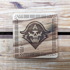 Personalisierbares Cribbage Board Hinzufügen NHL NFL MLB College Gravur, enthält Pegs!