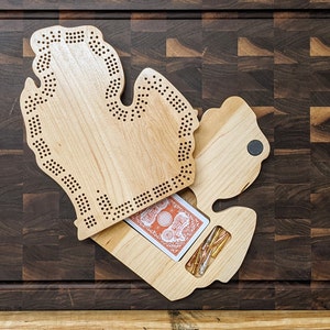 Michigan (Lower Peninsula) State MI Travel Cribbage Board, ¡almacenamiento en el interior!, ¡incluye tarjetas y clavijas!