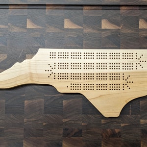 Tablero de cribbage del estado de Carolina del Norte, ¡incluye clavijas!
