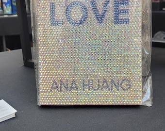 Amor retorcido con diamantes de imitación