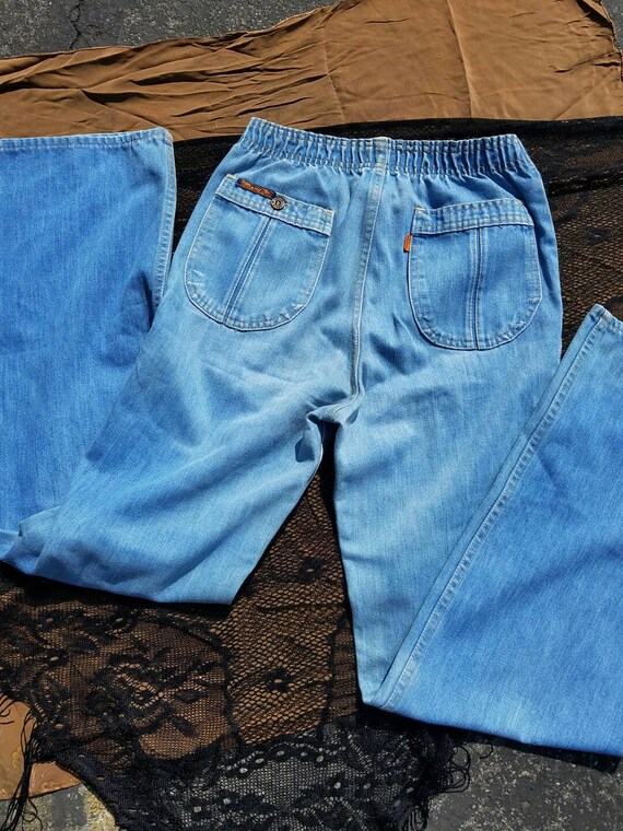 levis movin on jeans